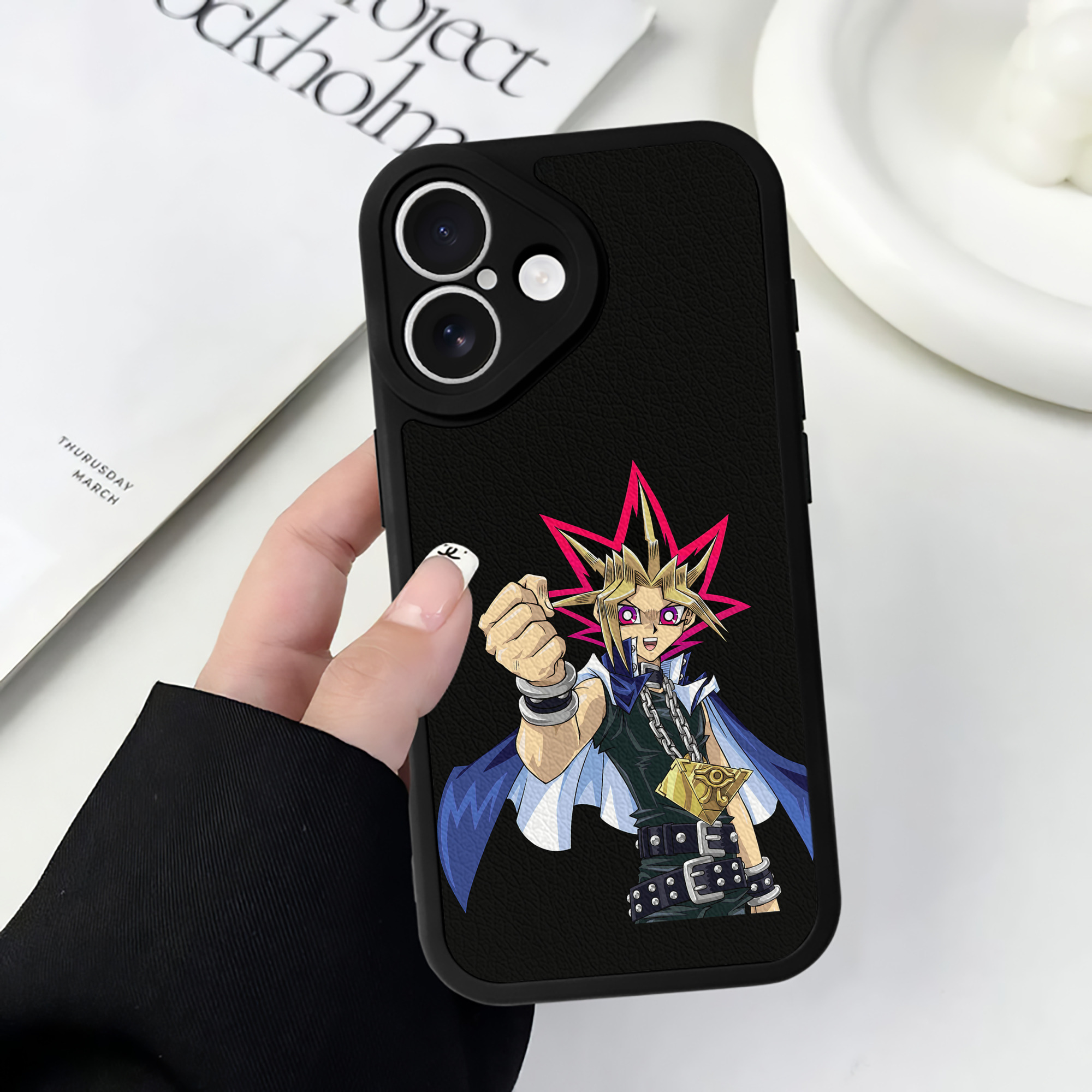 （画像用） 遊☆戯☆王 Yu-Gi-Oh! 【iPhone 16シリーズ対応】シリコンスマホケース（レザー調） 材質：シリコン